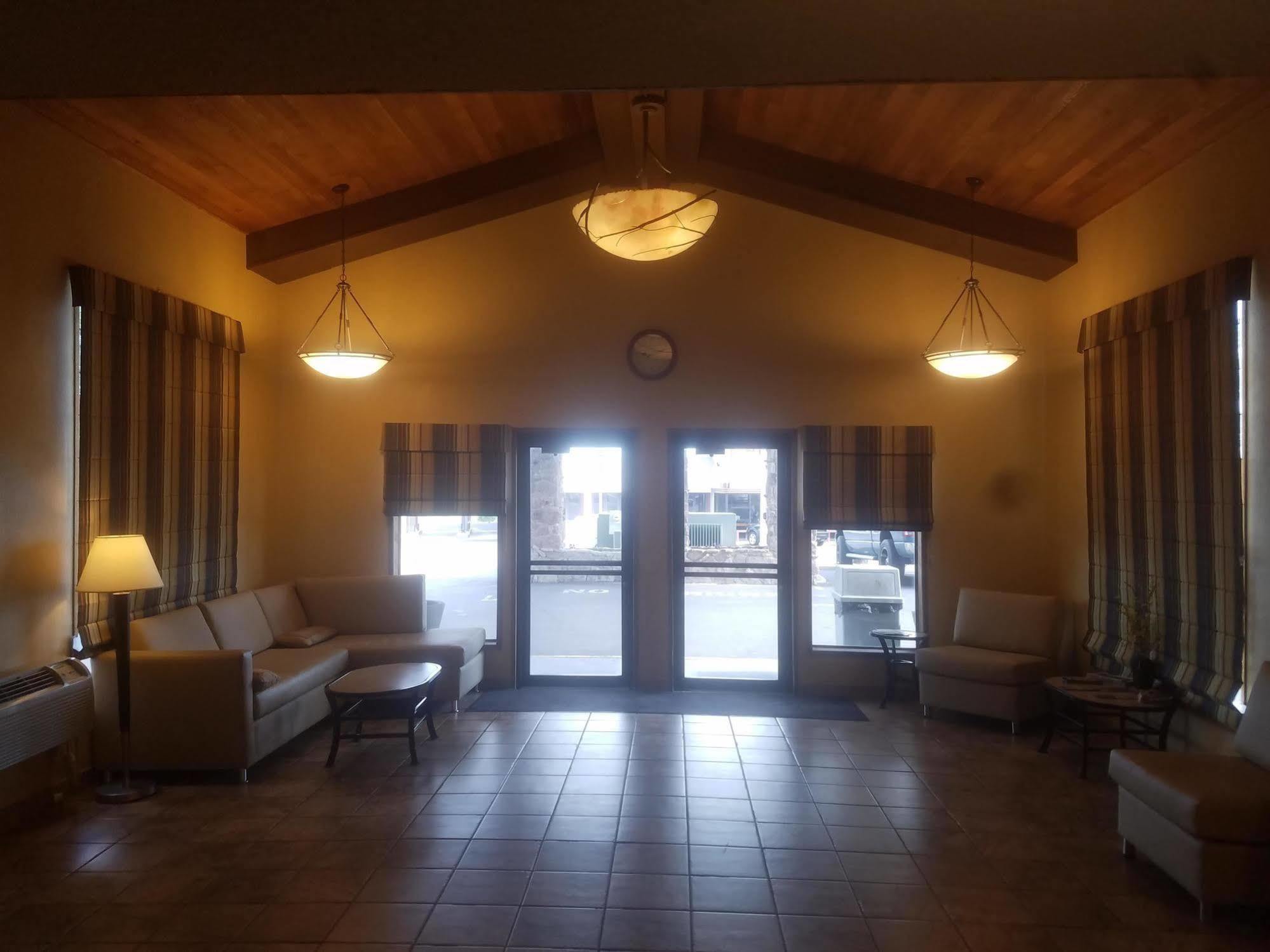 ซูเปอร์ 8 บาย วินด์แฮม แคสเปอร์ อีสต์ อีแวนส์วิลล์ Villa Evansville ภายนอก รูปภาพ