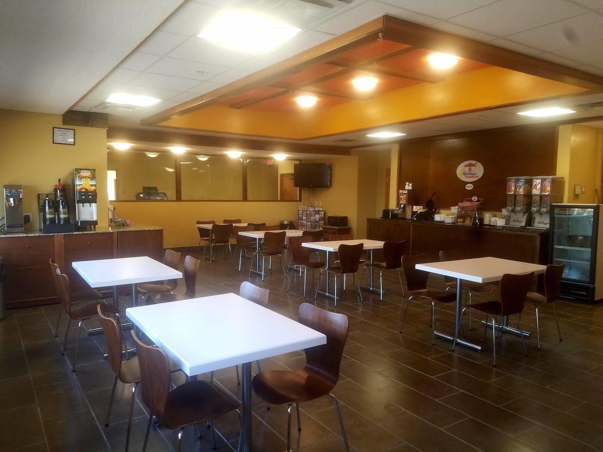 ซูเปอร์ 8 บาย วินด์แฮม แคสเปอร์ อีสต์ อีแวนส์วิลล์ Villa Evansville ภายนอก รูปภาพ